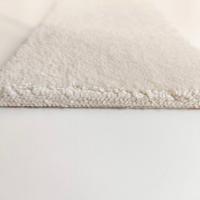 White фото 1