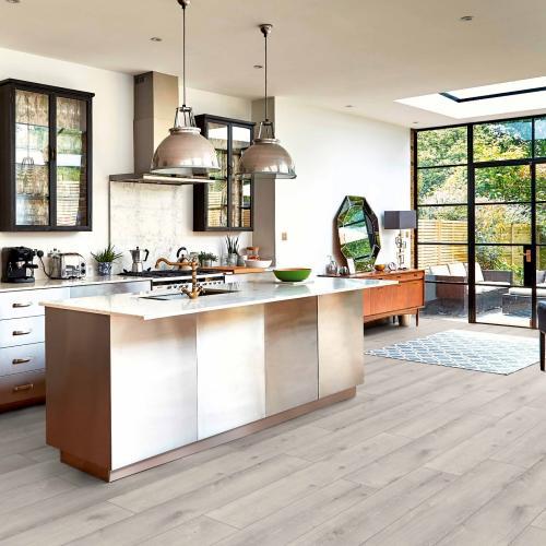 Ламинат Rooms Suite RV828WA Дуб Кашмир белый