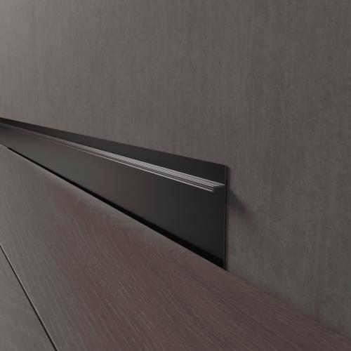 Плинтус Luxury Wood Decor скрытый Скрытый плинтус Черный муар/RAL 9005 60мм